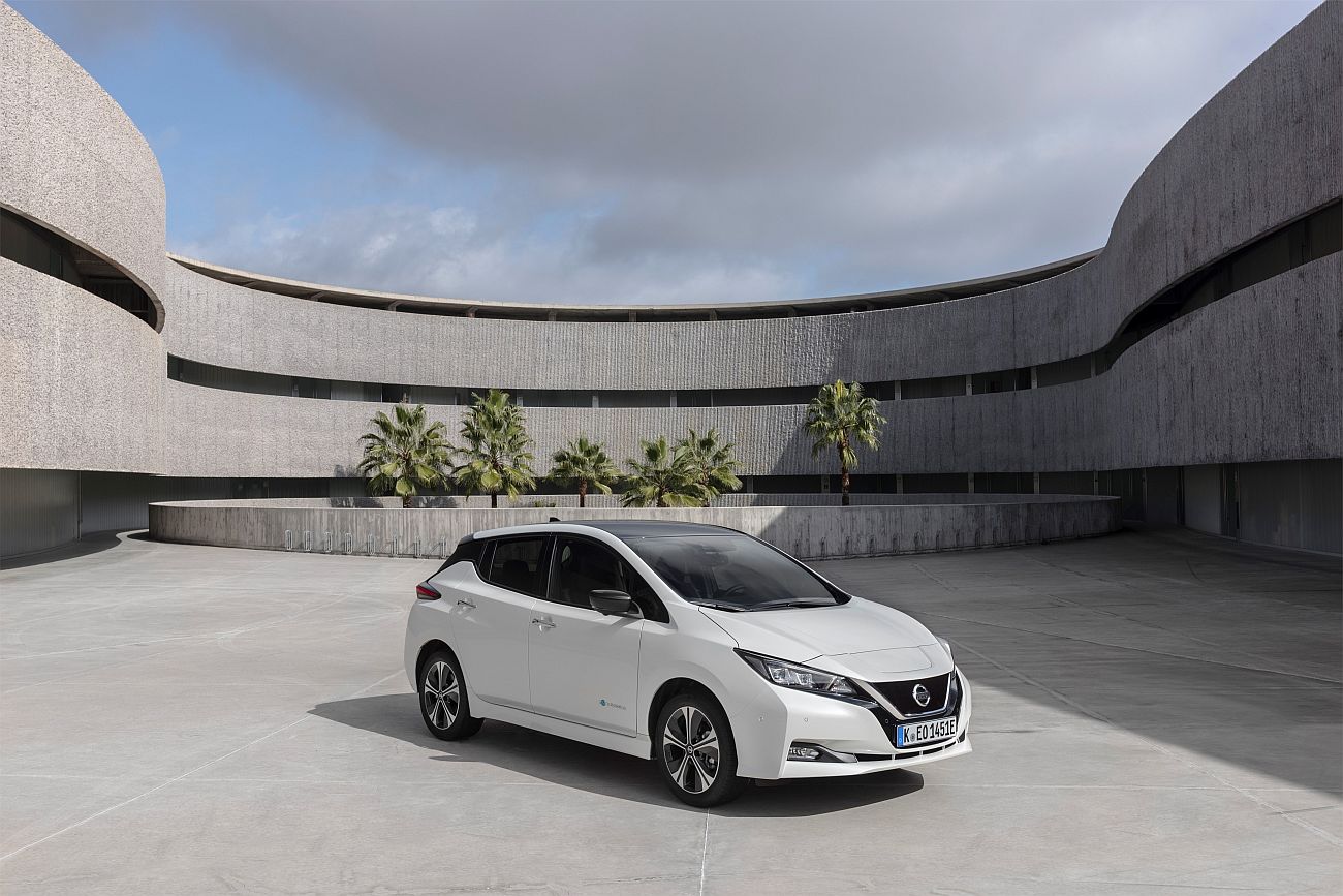 426214100_The_new_Nissan_LEAF_the_world_s_best_selling_zero_emissions_electric