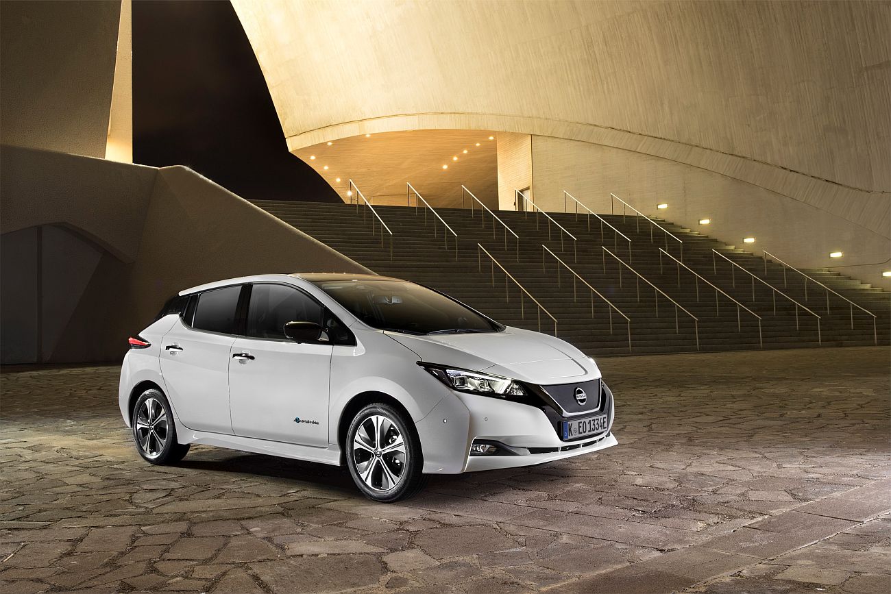 426214105_The_new_Nissan_LEAF_the_world_s_best_selling_zero_emissions_electric