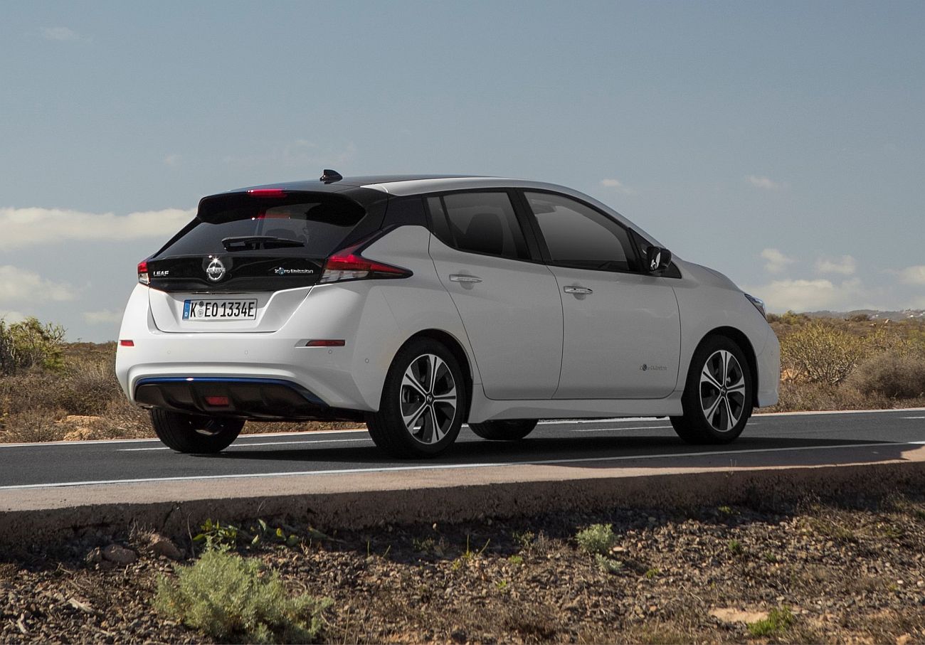 426214110_The_new_Nissan_LEAF_the_world_s_best_selling_zero_emissions_electric