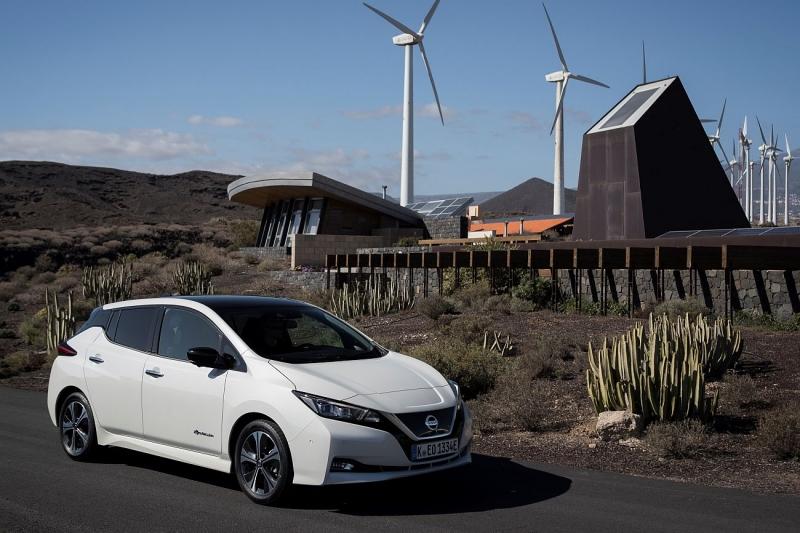 426214113_The_new_Nissan_LEAF_the_world_s_best_selling_zero_emissions_electric
