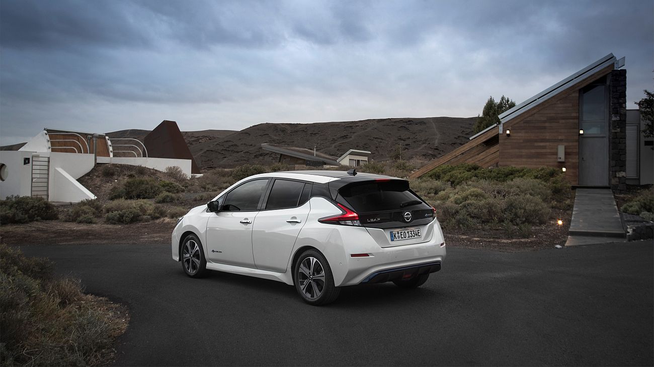 426214125_The_new_Nissan_LEAF_the_world_s_best_selling_zero_emissions_electric