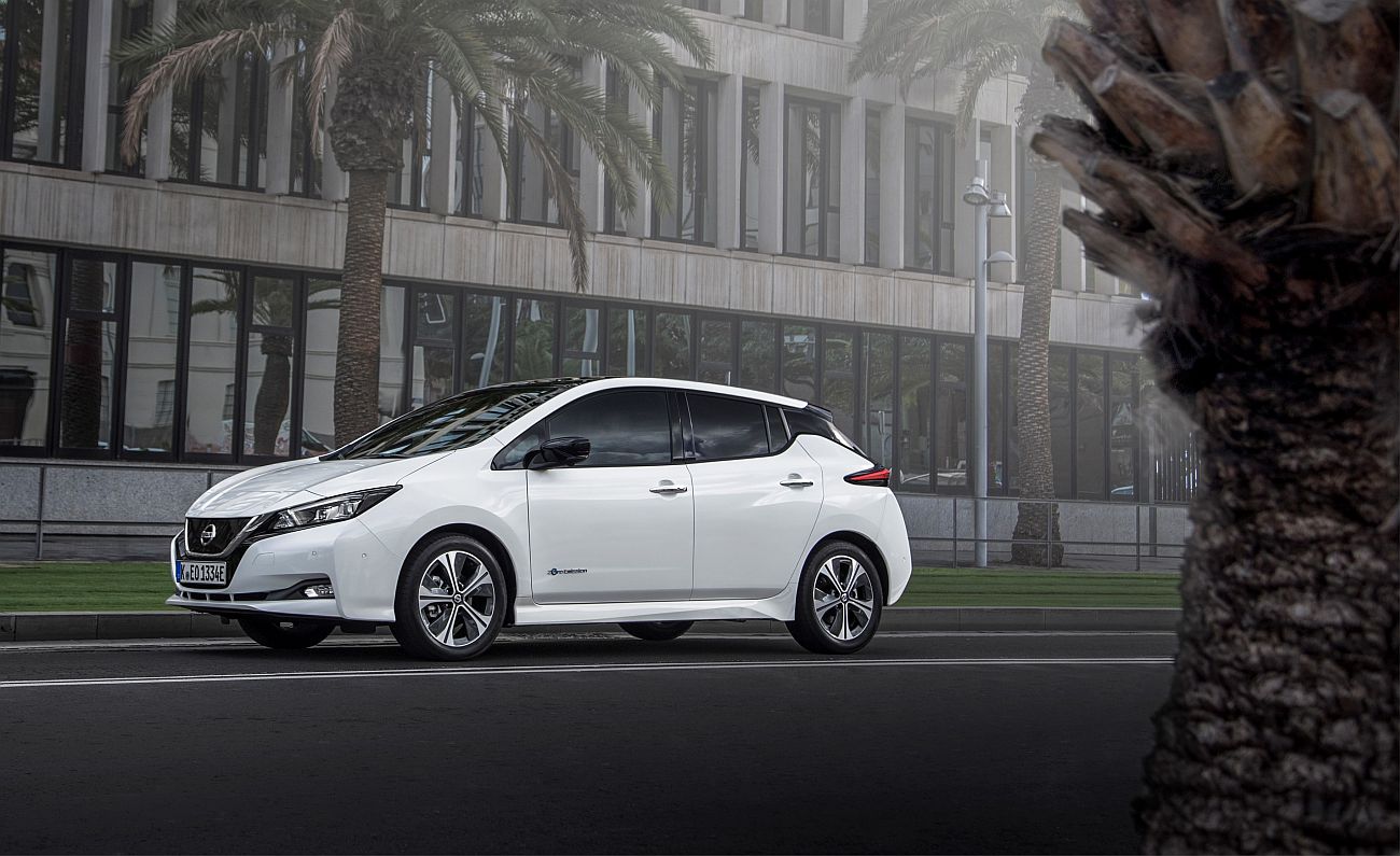 426214126_The_new_Nissan_LEAF_the_world_s_best_selling_zero_emissions_electric