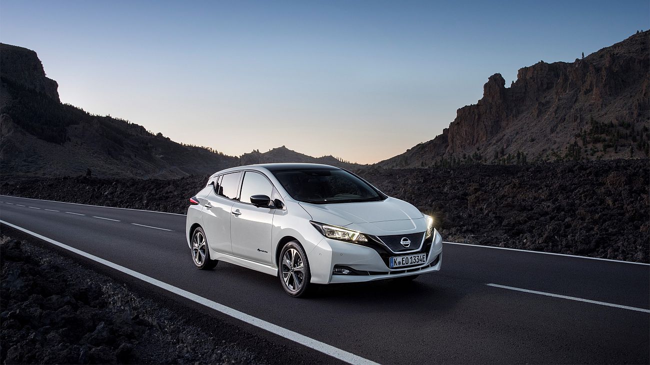426214127_The_new_Nissan_LEAF_the_world_s_best_selling_zero_emissions_electric