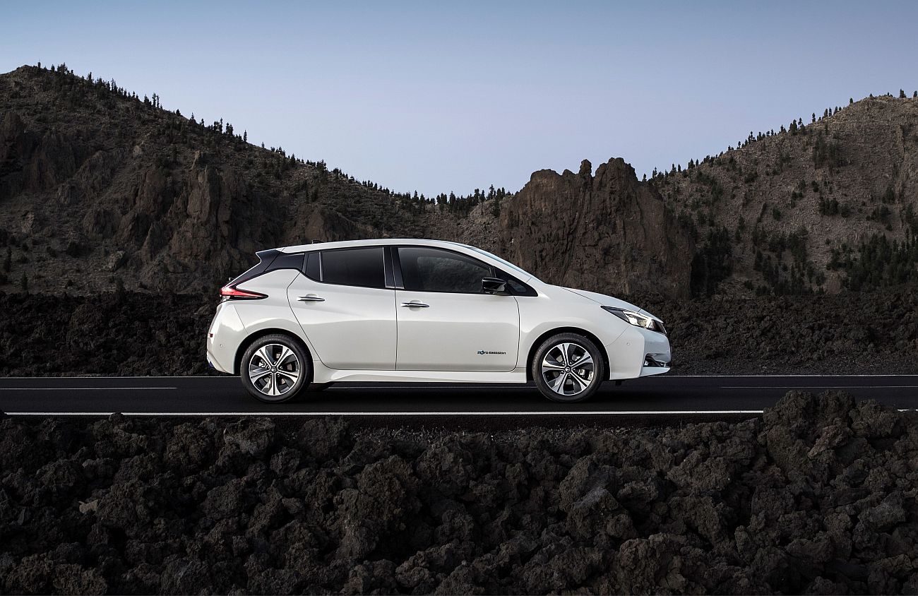 426214148_The_new_Nissan_LEAF_the_world_s_best_selling_zero_emissions_electric