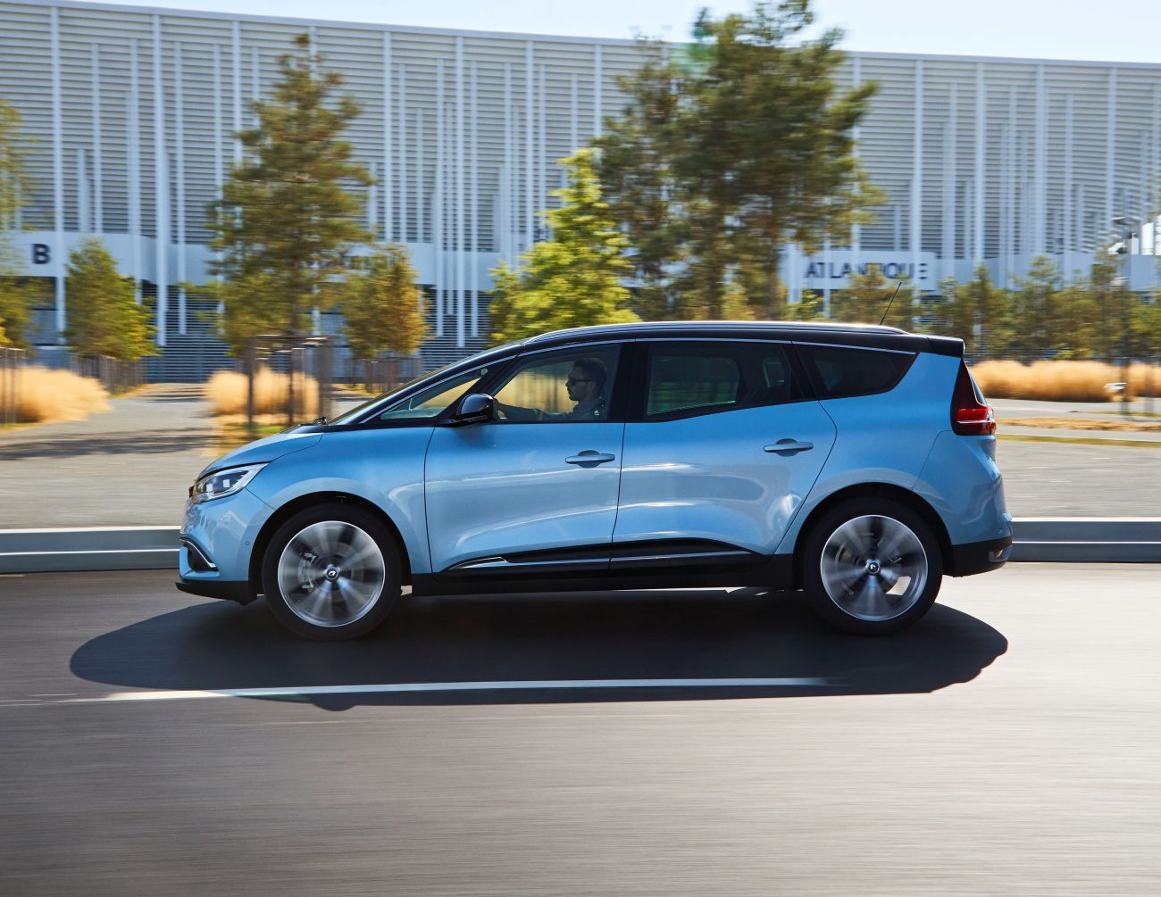 81438_2016_Drive_tests_New_Renault_GRAND_SCENIC_in_the_Bordeaux_region