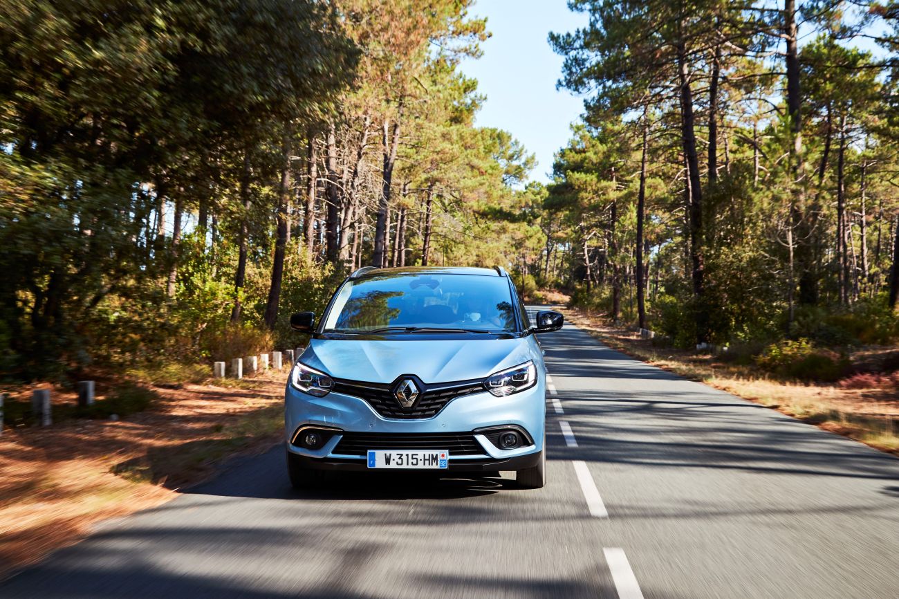 81445_2016_Drive_tests_New_Renault_GRAND_SCENIC_in_the_Bordeaux_region