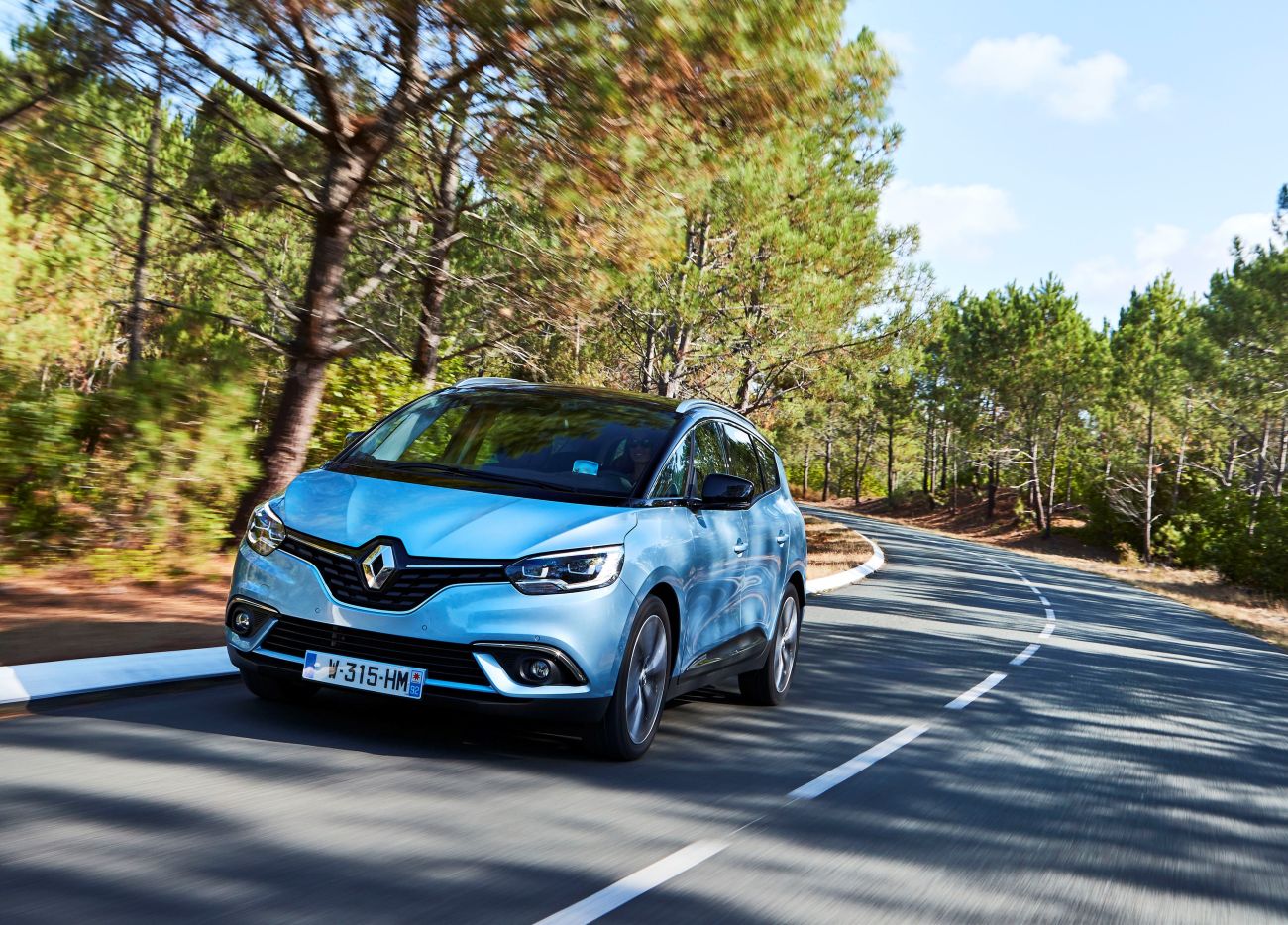 81446_2016_Drive_tests_New_Renault_GRAND_SCENIC_in_the_Bordeaux_region