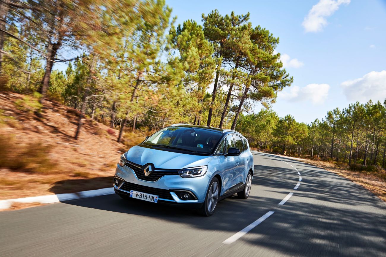 81448_2016_Drive_tests_New_Renault_GRAND_SCENIC_in_the_Bordeaux_region