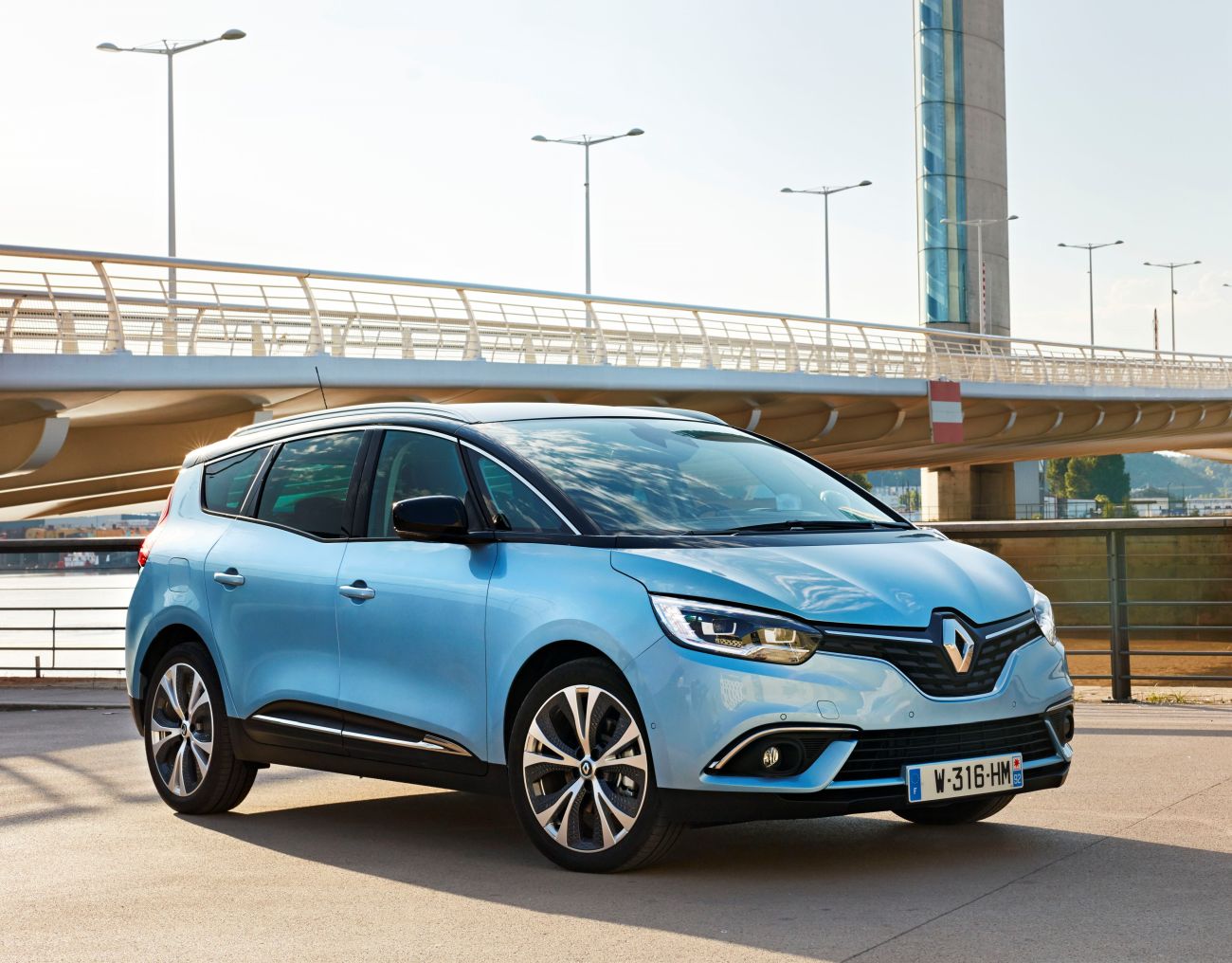 81460_2016_Drive_tests_New_Renault_GRAND_SCENIC_in_the_Bordeaux_region