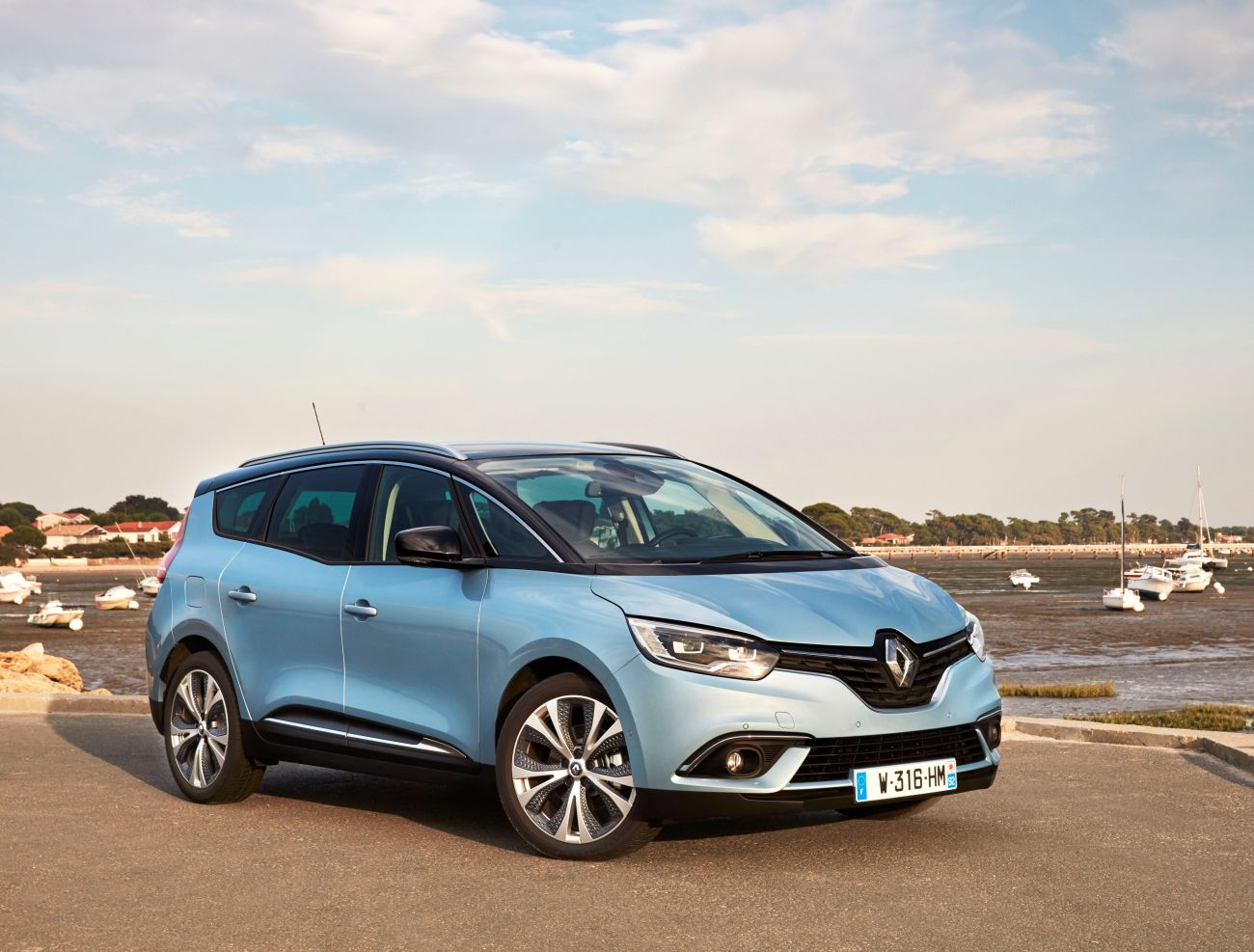 81464_2016_Drive_tests_New_Renault_GRAND_SCENIC_in_the_Bordeaux_region
