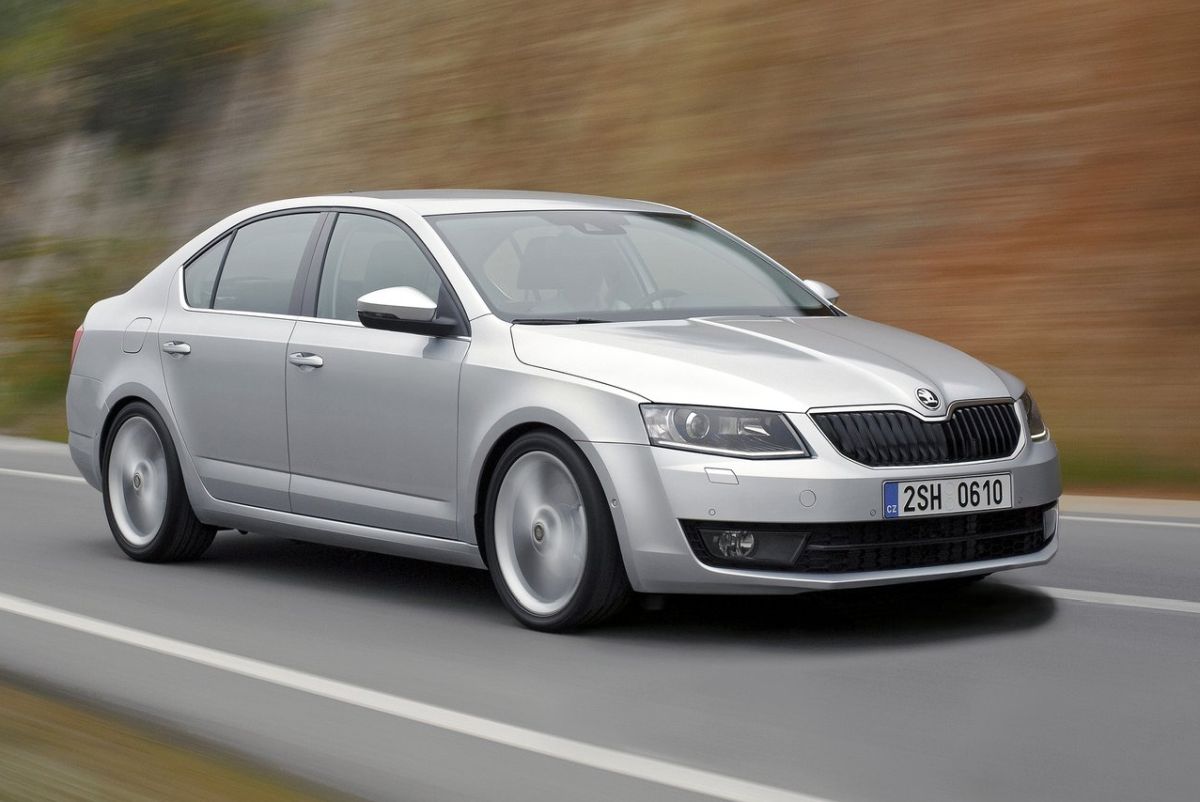 Skoda-Octavia-2013-1280-01