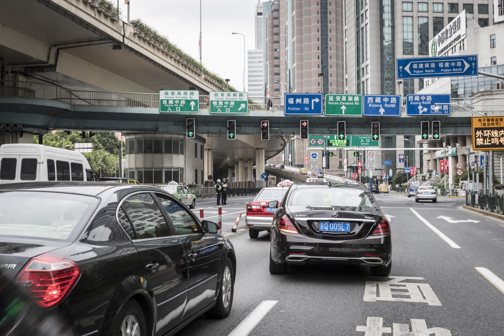 Zweite Etappe des Intelligent World Drive: Auf dem Weg zum autonomen Fahren: Mercedes-Benz auf automatisierter Testfahrt in der Millionenmetropole Shanghai