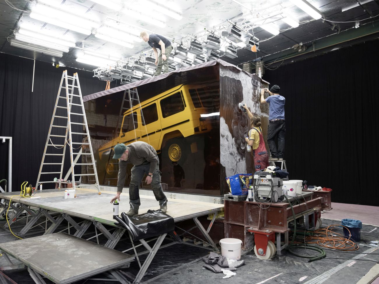 Spektakuläre Installation zur Weltpremiere der neuen G-Klasse in Detroit: „Stronger Than Time“: 1979er G-Klasse in Bernstein gegossen