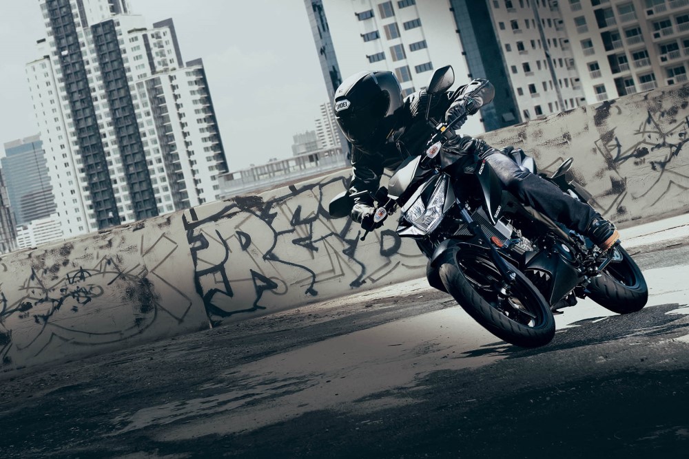 photo-gsx-s125al8-action-1