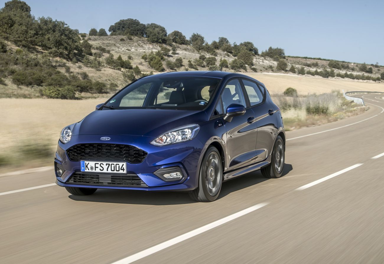 2017_Ford_Fiesta_ST-Line_Deep_Impact_Blue_007