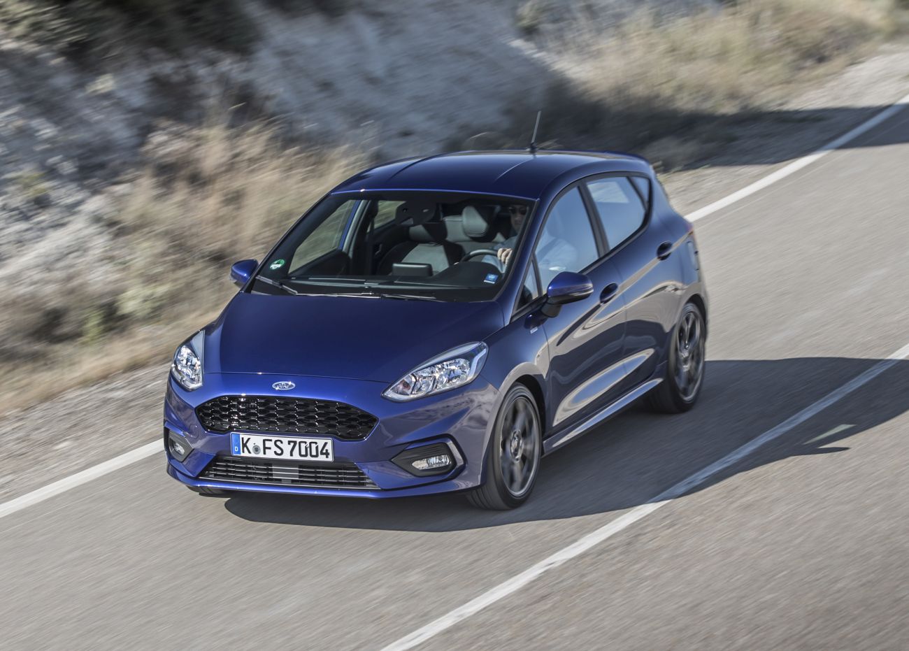 2017_Ford_Fiesta_ST-Line_Deep_Impact_Blue_014