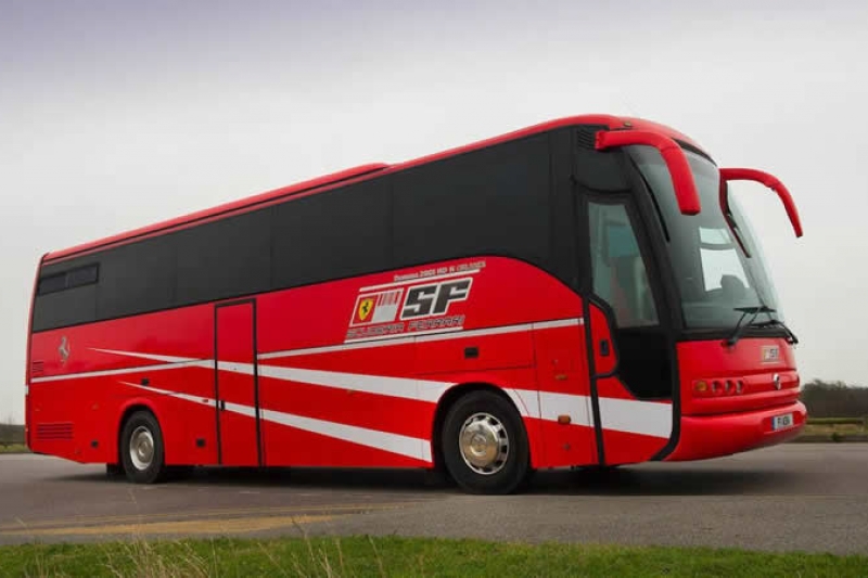 Ferrari_Bus1
