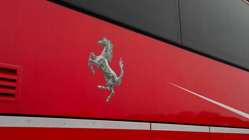 Ferrari_Bus8