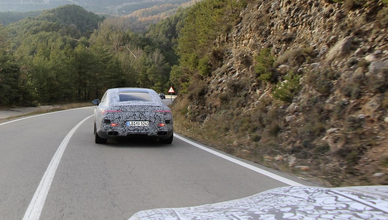 Mercedes-AMG viertüriger GT auf Entwicklungsfahrt