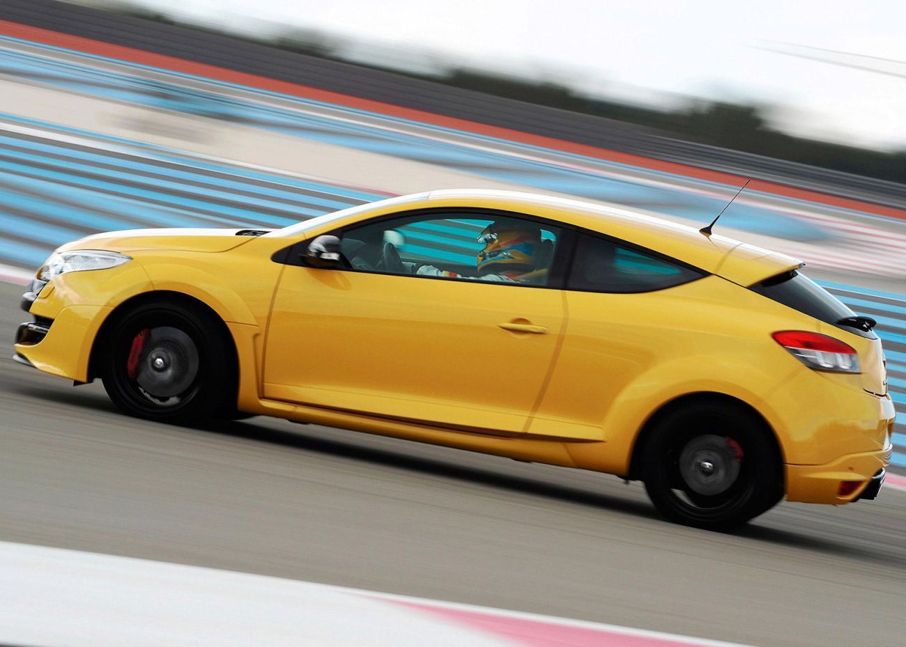 Renault-Megane_RS-2010-1600-0b