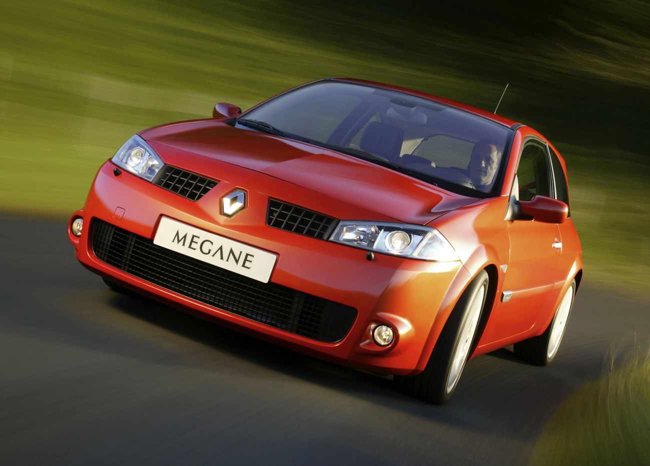 Renault-Megane_RS_3-door-2004-1600-01