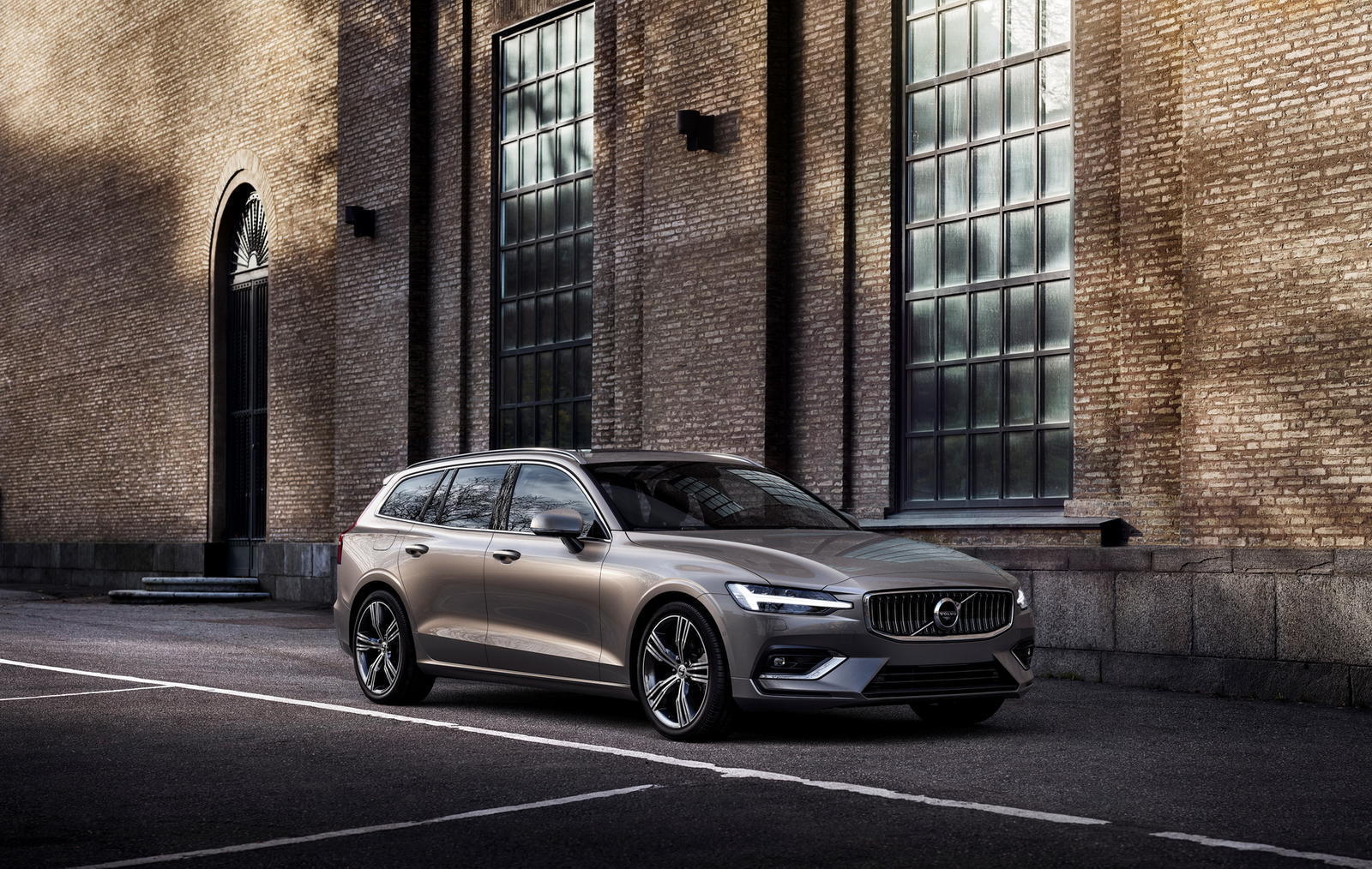 New Volvo V60 exterior