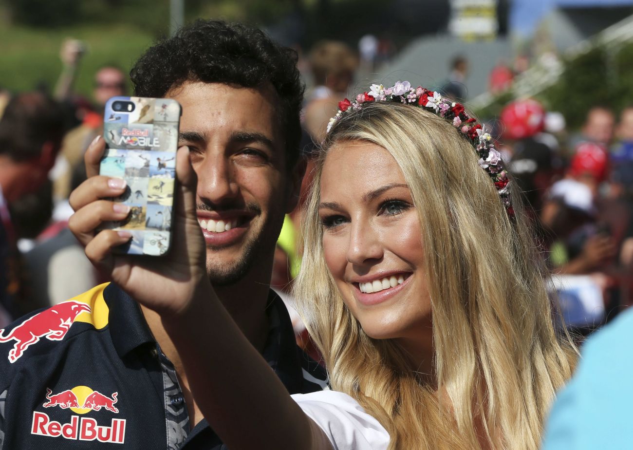 grid girls (4) Red Bull