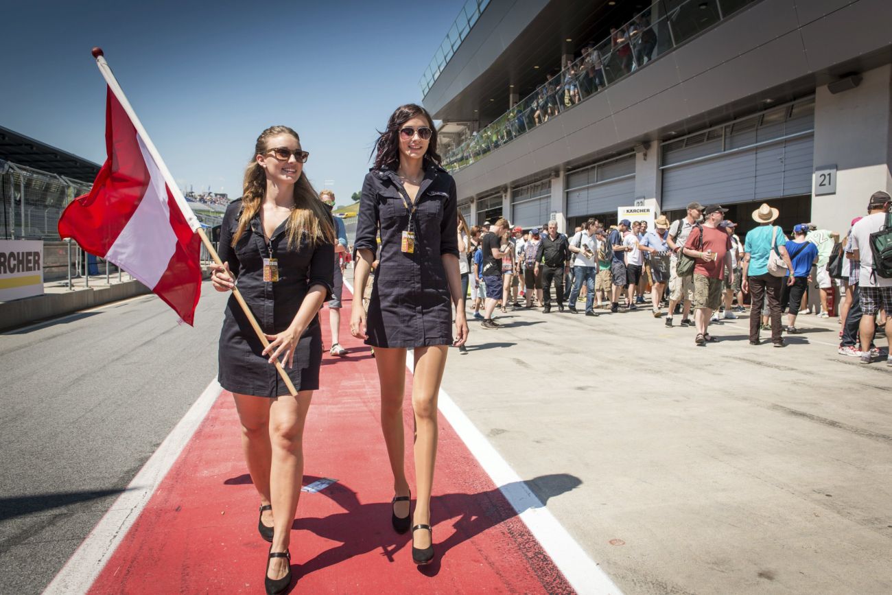 grid girls (8) Red Bull