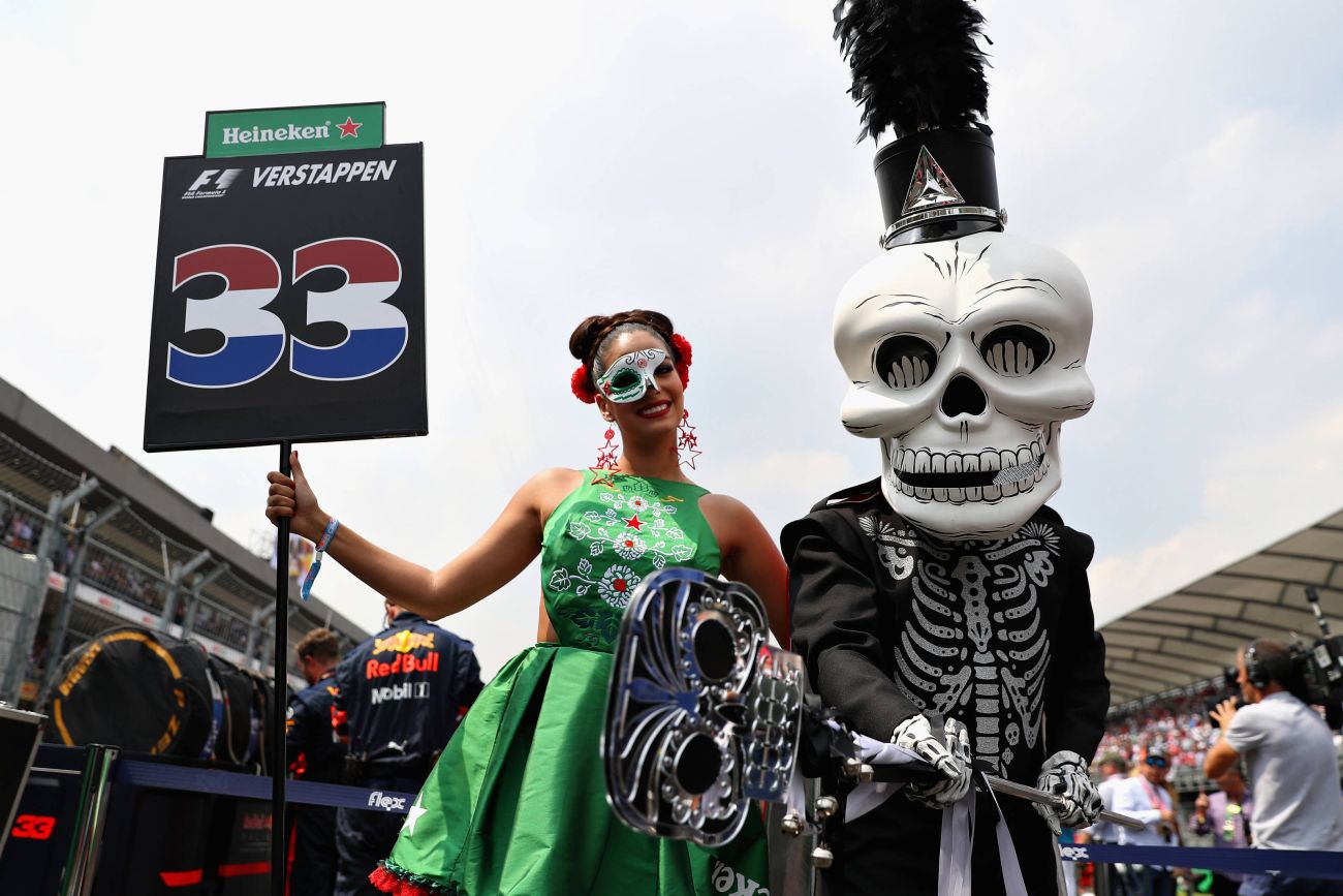 grid girls (9) Red Bull