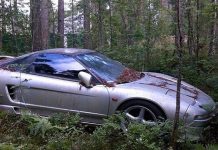 A incrível história do Honda NSX abandonado numa floresta