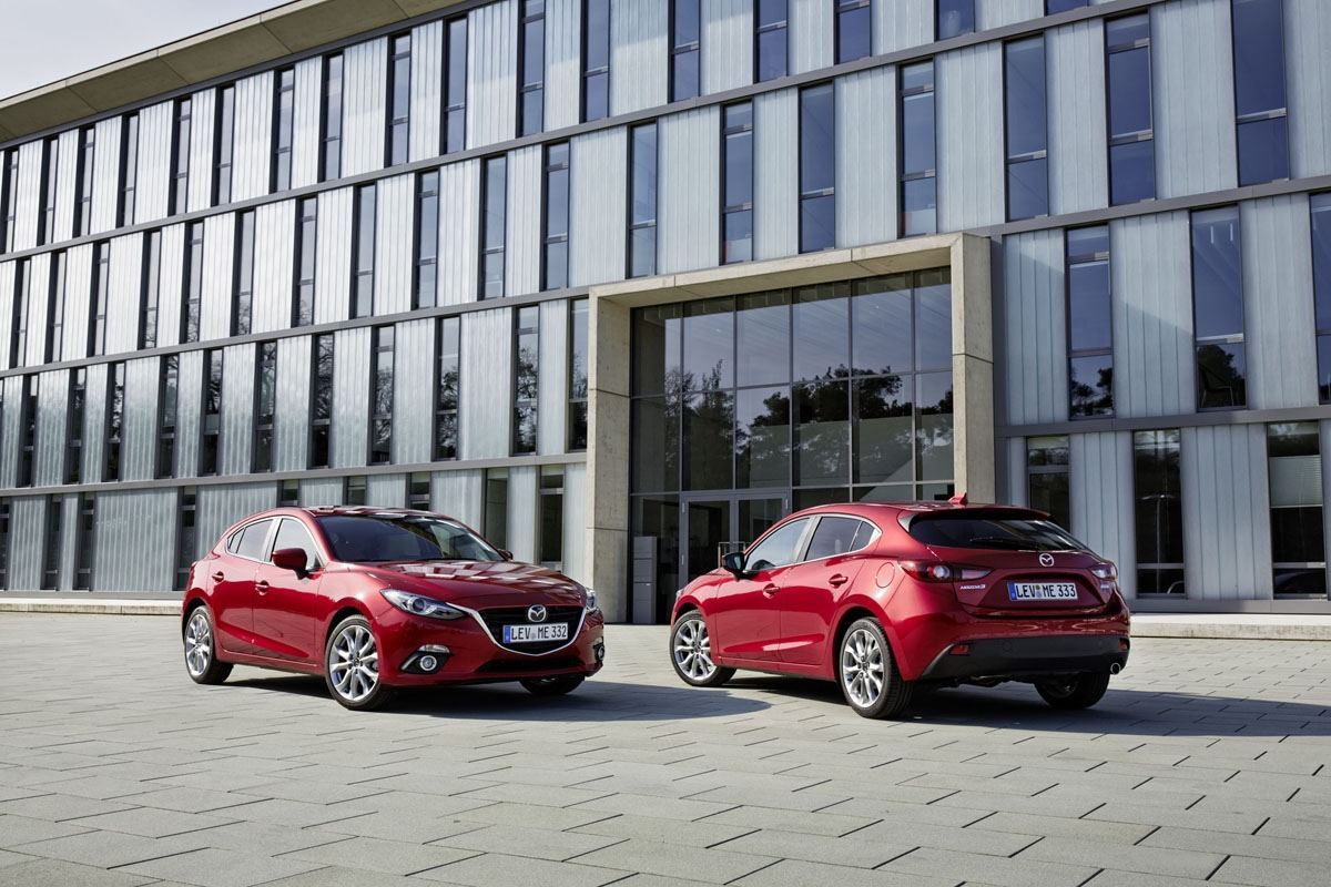 08-2015-Mazda3-CS-e-HB