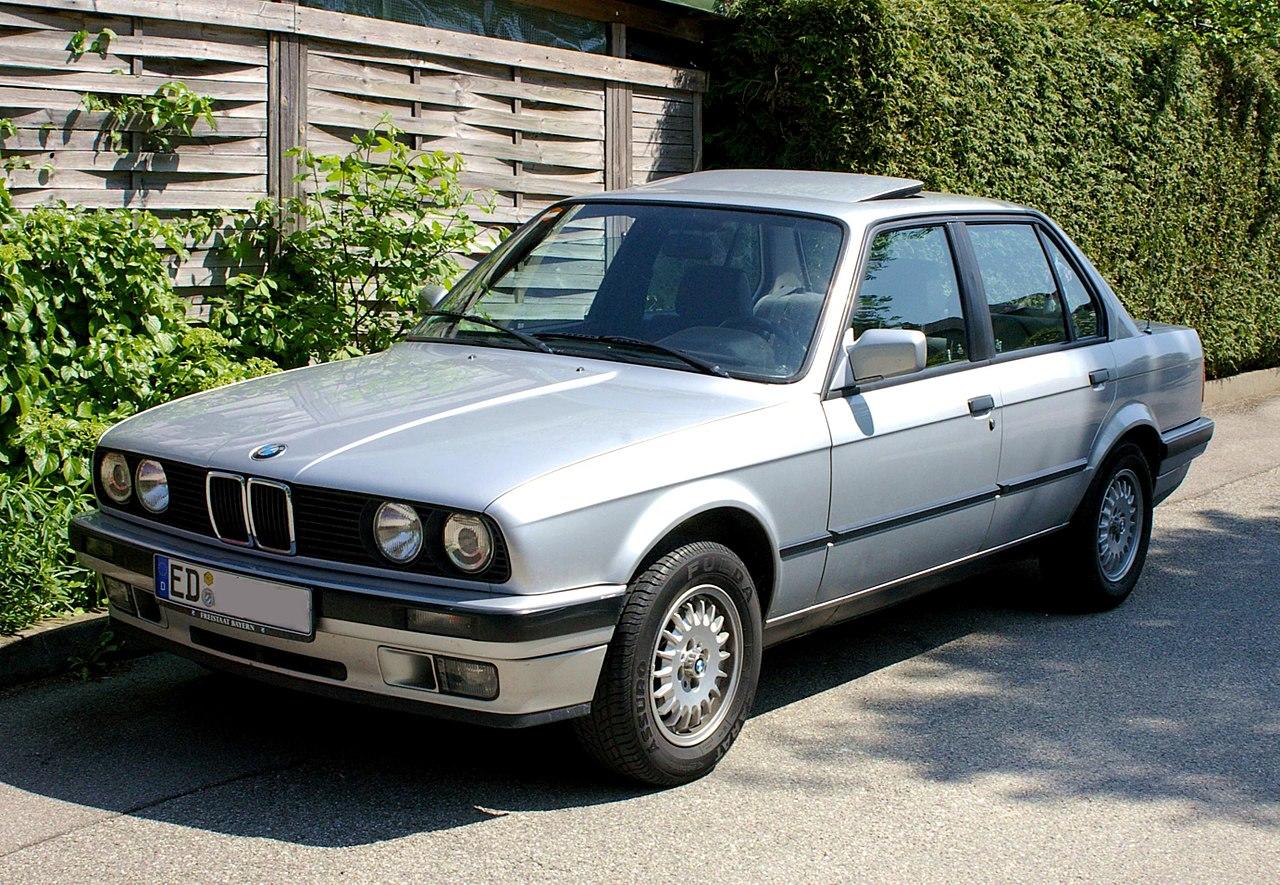 16 – BMW 3 E30