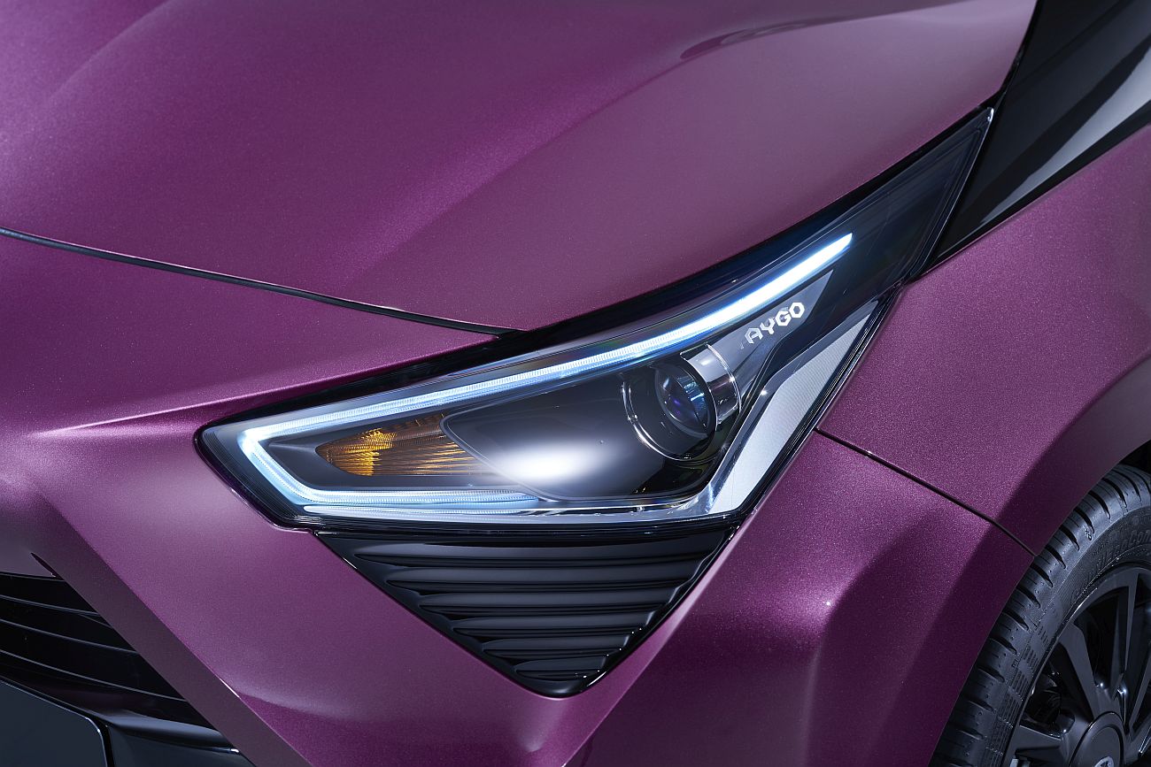 AYGO_13_Details_FrontLight