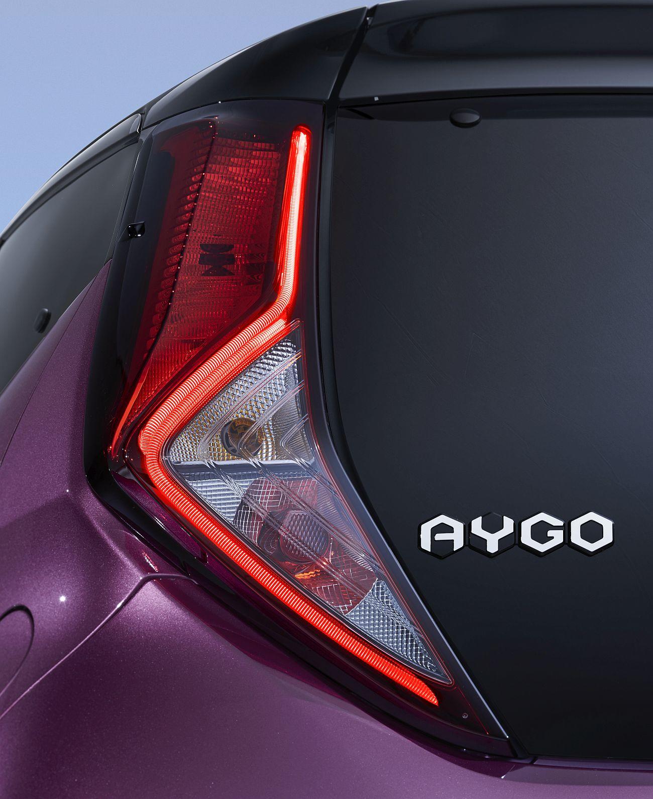 AYGO_15_Details_RearLight