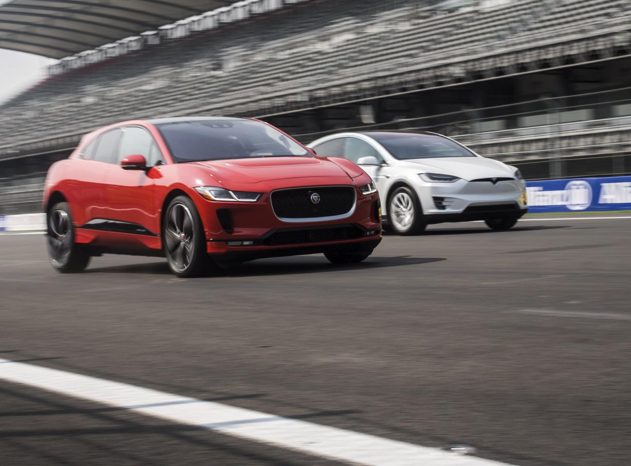 Jaguar I-PACE and Tesla Model X challenge – Autodromo Hermanos Rodriguez 1