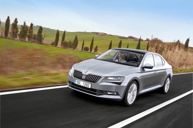 SKODA_Superb_01