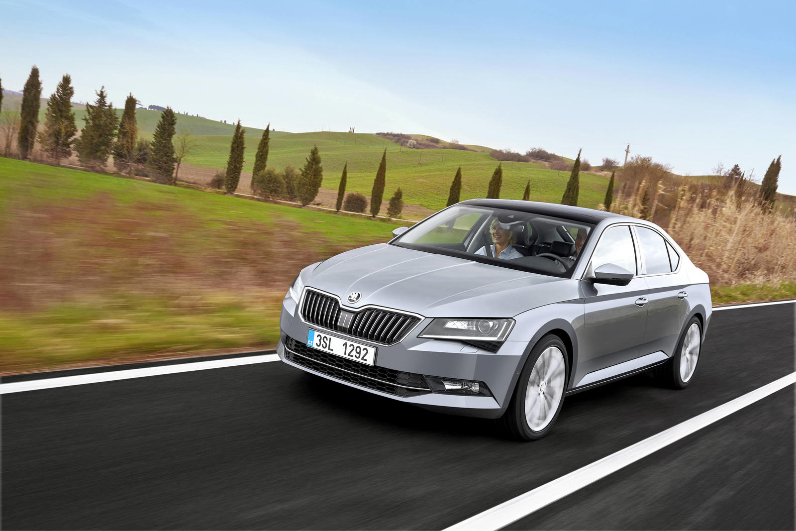 SKODA_Superb_01