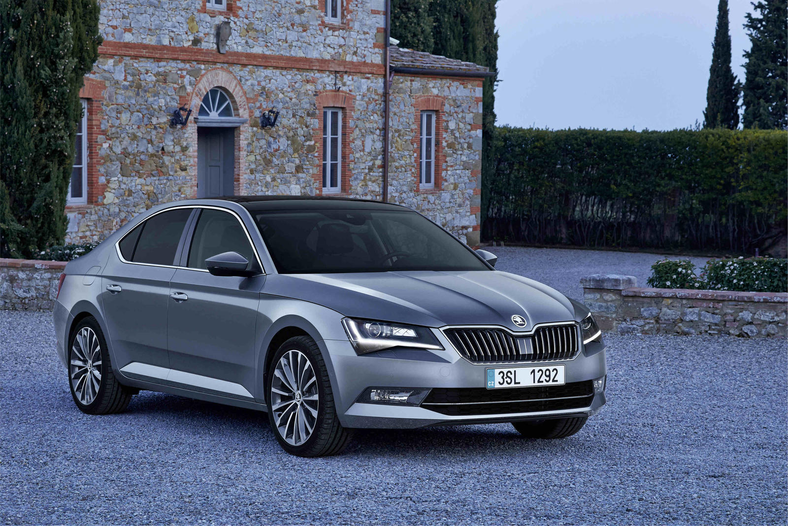 SKODA_Superb_12