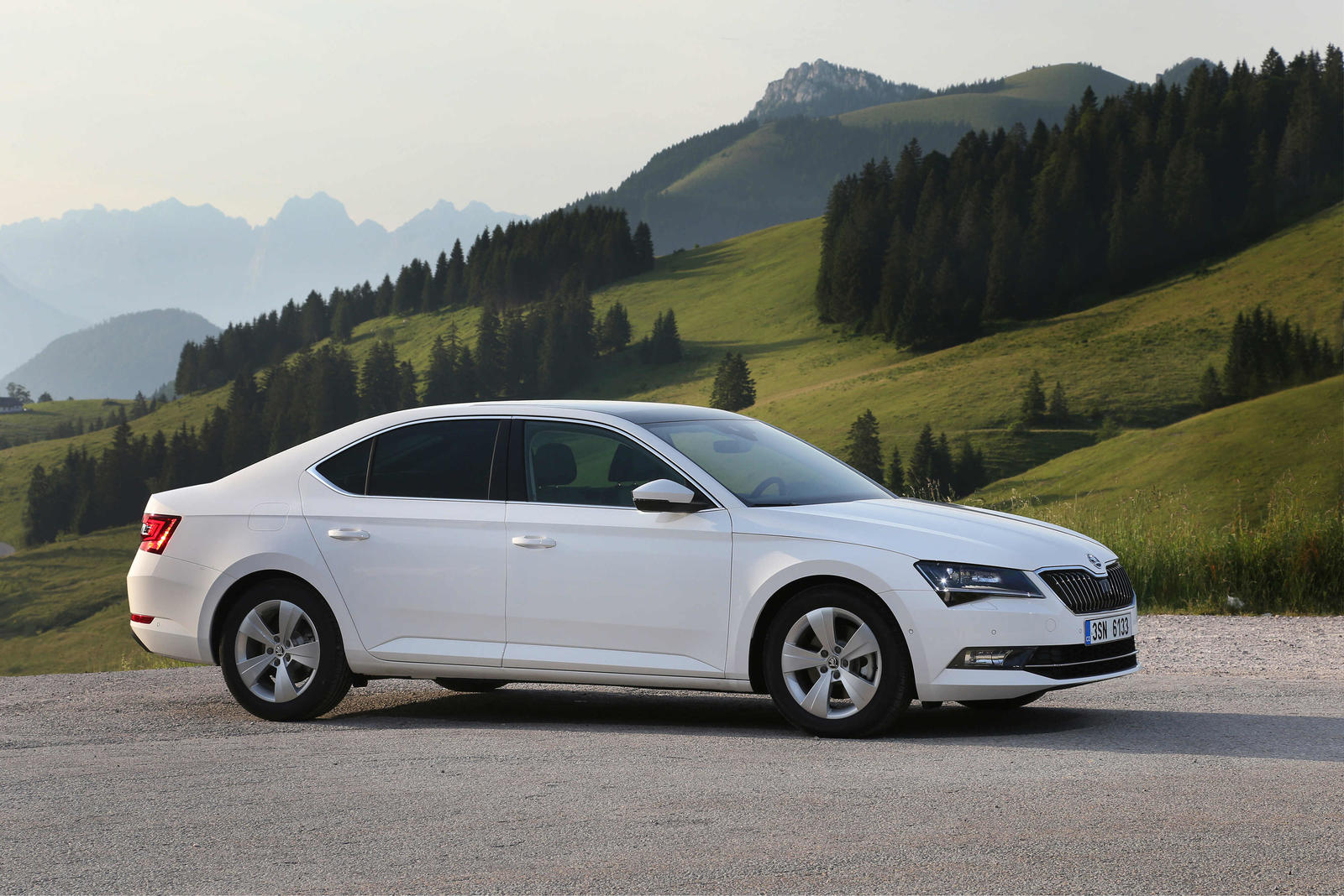 SKODA_Superb_GreenLine_03