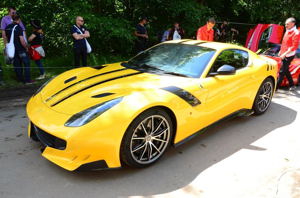 2 Ferrari-F12-Tdf-