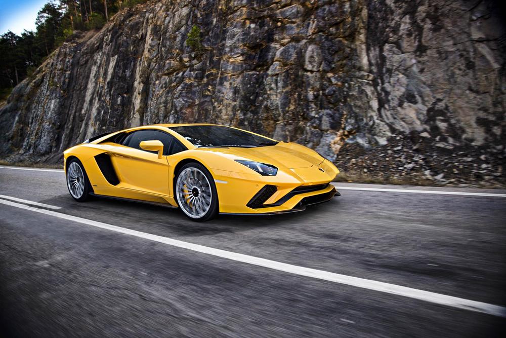 3 Lamborghini-Aventador-S-