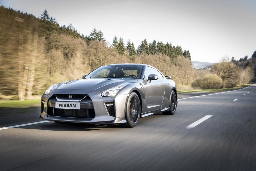 4 Nissan-GT-R-3.8-V6-