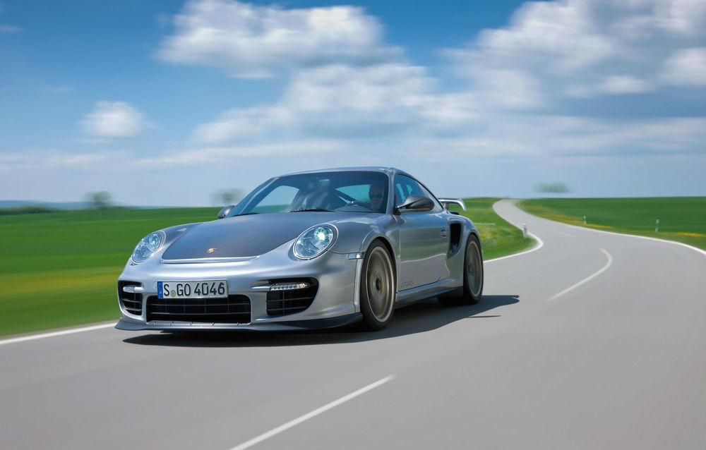 6 Porsche-911-GT2-RS-1