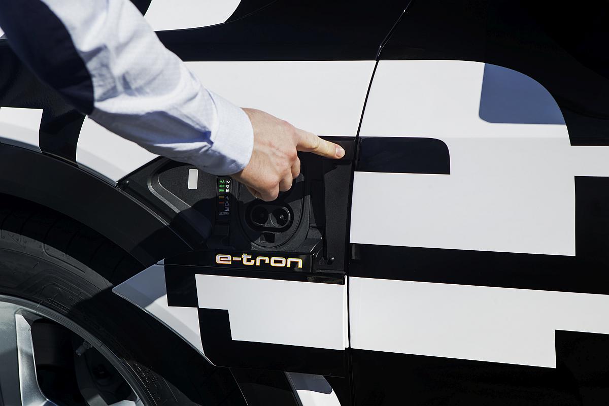 Audi e-tron prototype: Charging