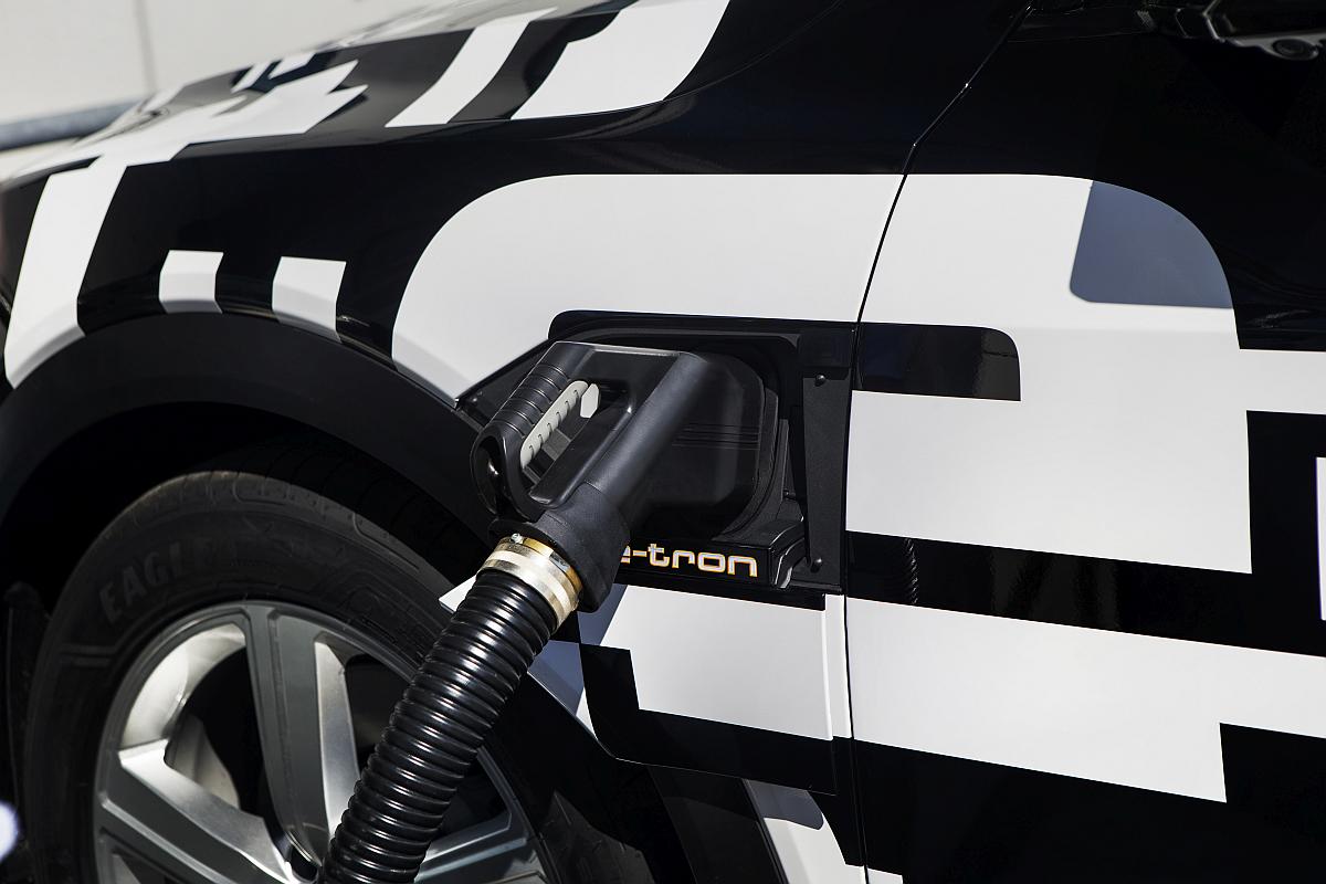 Audi e-tron prototype: Charging