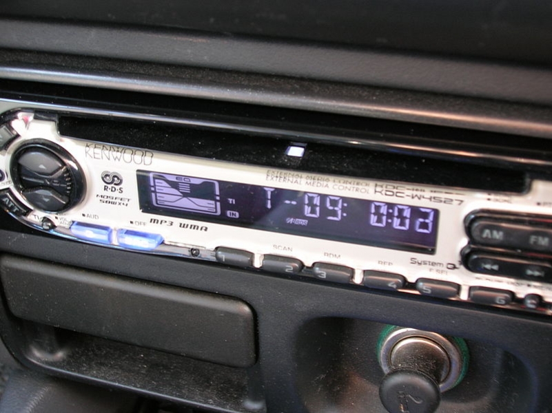Car-CD-Player-960×600