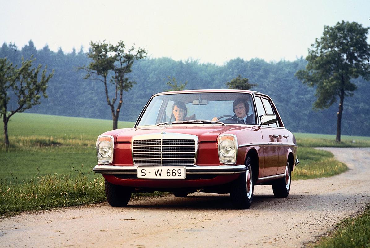 Mercedes-Benz-240_D_3.0-1974-1280-01