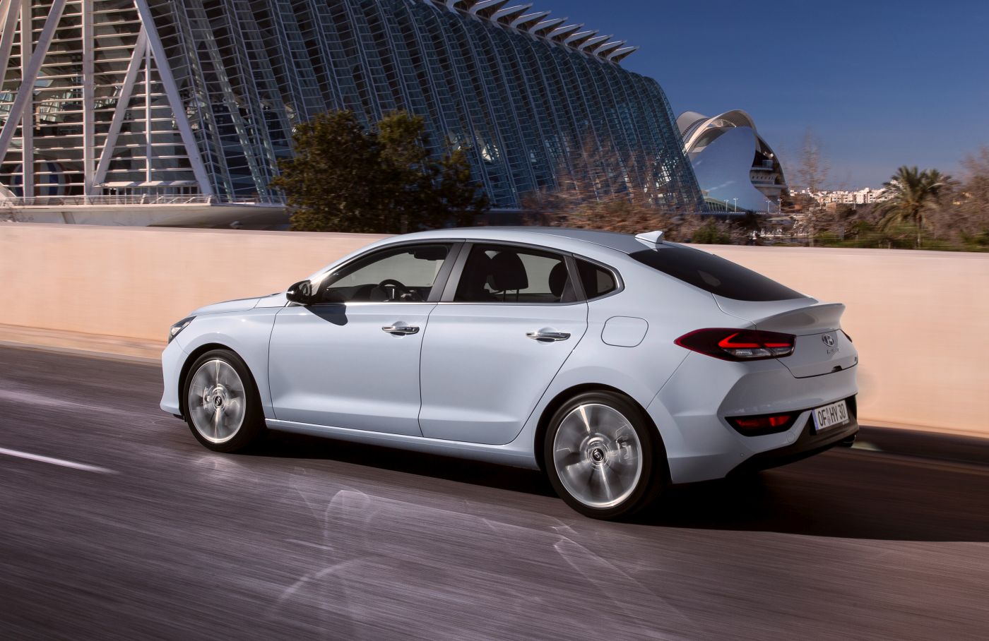 hyundai-all-new-i30-fastback-2018-exterior-15-hires