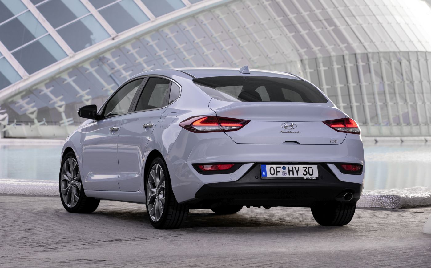 hyundai-all-new-i30-fastback-2018-exterior-22-hires