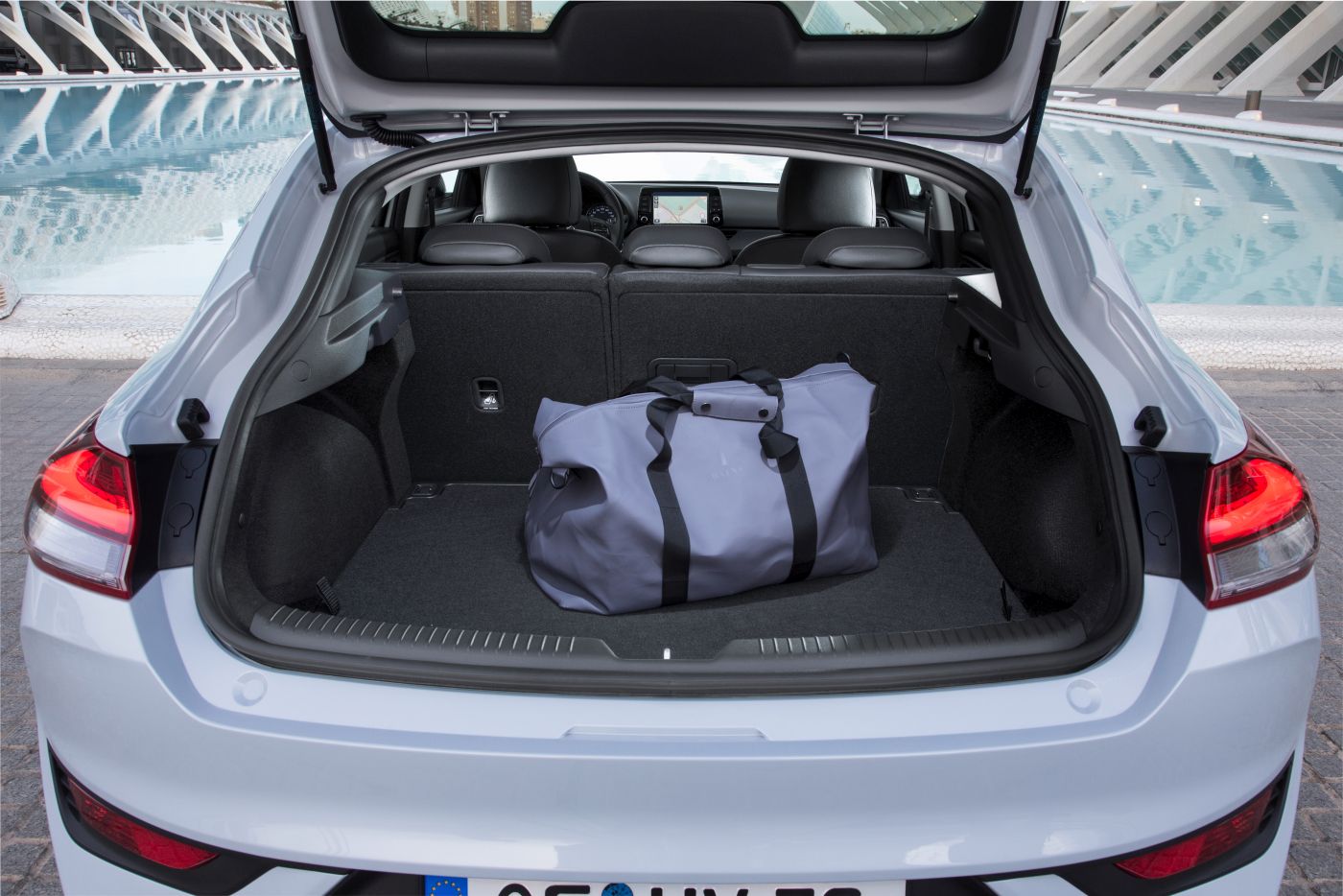 hyundai-all-new-i30-fastback-2018-interior-05-hires
